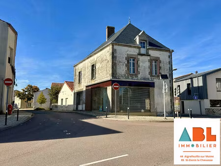 grande maison de bourg avec un local commercial