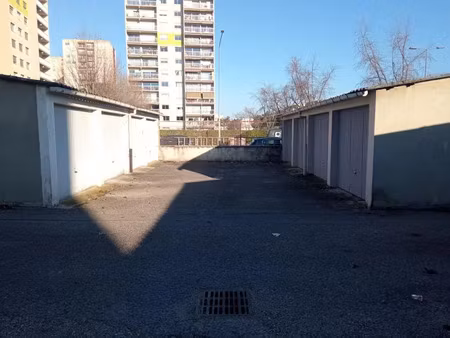 vente parking à bron (69500)  350 000 €