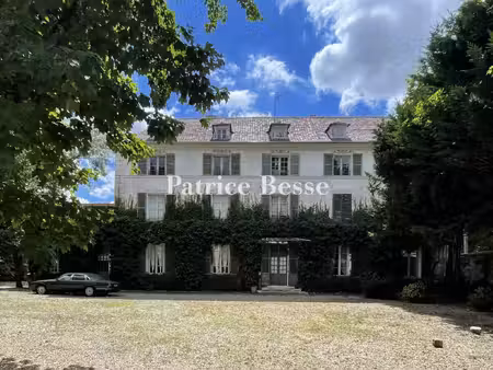 en seine-et-marne  dans le village d'ozouer-le-voulgis  un manoir des 18e s. et 19e s. et.