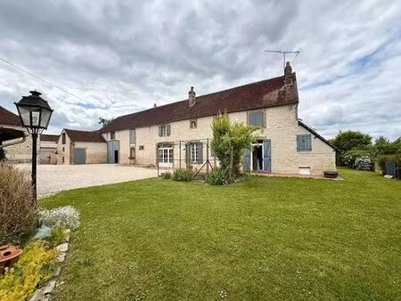 maison de luxe en vente à guerchy  bourgogne-franche-comté