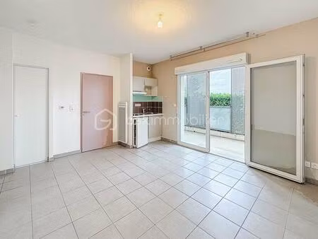 *** studio de 25m2 avec place de parking ***