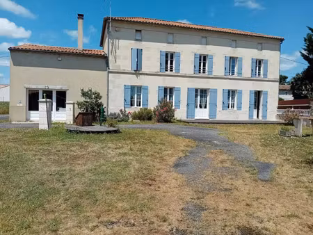 vente maison 6 pièces 238 m² montguyon (17270)