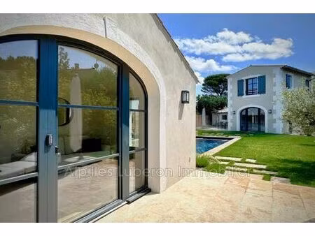 villa de luxe de 4 chambres en location eygalières  france