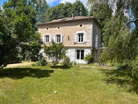 vente maison 7 pièces 271 m² à montbron (16220)  274 100 €