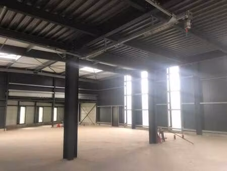 location local industriel 635 m² à ergué-gabéric (29500)