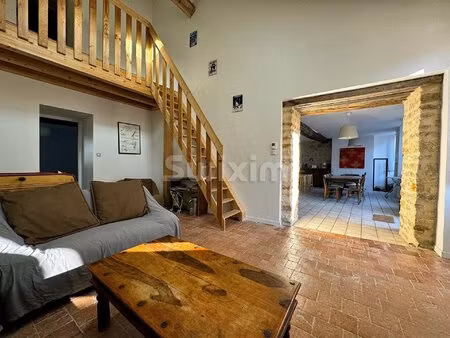 maison spacieuse avec belles pierres  terrasses et grange