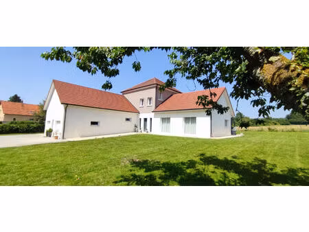 maison d'exception rt 2012 à villers robert de 194 m² sur un terrain de 1756 m²