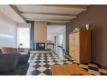 handelspand (winkel) met woonst en magazijntje van +/- 130m².