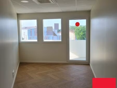 location bureau 14m2 biarritz 64200 - 544 € - surface privée