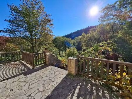 superbe environnement   pour cette propriété au coeur de la vallée du célé !