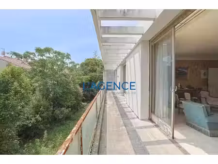 villa d'architecte de 383 m2 habitables avec garage et terr
