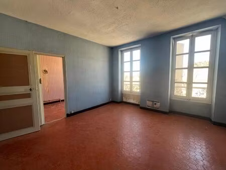 à vendre – appartement t3 lumineux avec combles aménageables au cœur du village de volonne