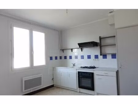 location appartement  m² t-3 à ruoms  565 €