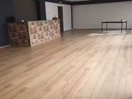 local commercial avec vitrine de 110 m² situé sur la rd86 prêt à être exploité