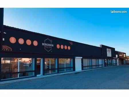 local commercial avec vitrine de 151 m² situé sur la rd86 prêt à être exploité