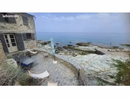 cabanon sur les rochers...