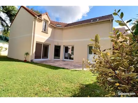 villa 7 pièces 166 m²