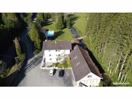 maison 3 niveaux  gîtes  piscine étangs et dépendances – 2 7 ha