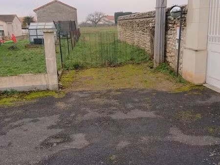 terrain agricole avec eau tout à l’egout et 2 poteaux électriques