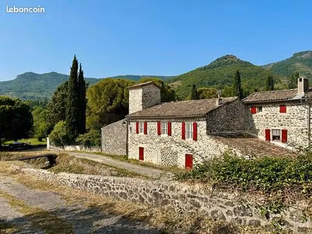 moulin 8 pièces 132 m²