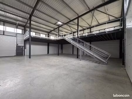 local d'activité 810 m²