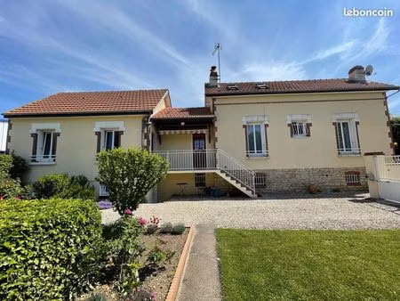 agréable maison ancienne sur sous-sol avec garage