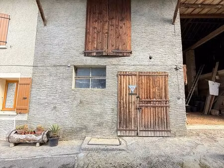 grange à aménager au cœur de vallières-sur-fier