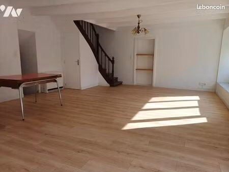 immeuble 159 m² meslan