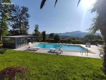 maison 7 pièces de 310m² avec piscine au sel