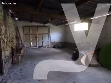 parking/box 4 pièces 111 m²