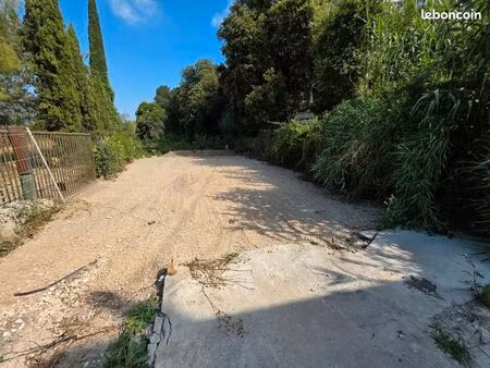 terrain 200 m² castagniers