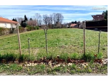 terrain 3 000 m² odos