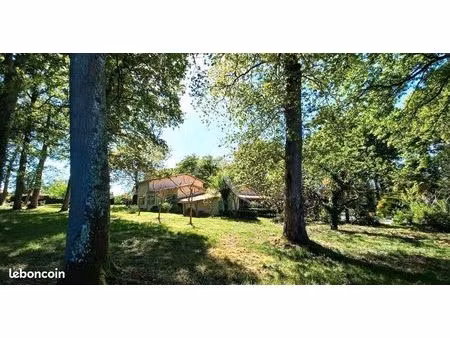 propriété 8 pièces 244 m²