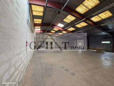 local industriel 2 580 m²