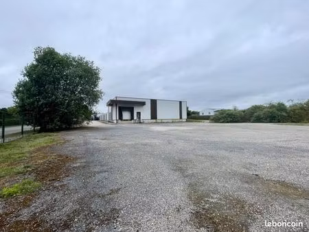 local d'activité 2 160 m²