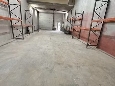 local de stockage 150m²