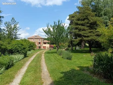 corps de ferme arboré avec dépendances et grand terrain – hauterives (drôme des collines)