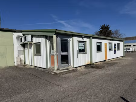 local commercial avec bureaux et atelier