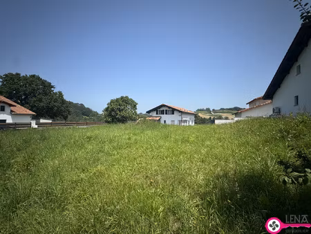 terrain plat avec projet de construction de maison individue