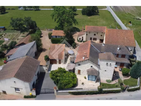 propriété 300m2  9000m2 terrain