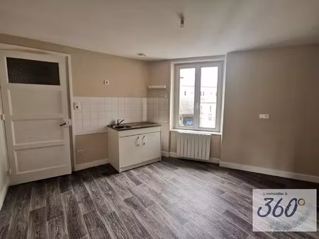 à louer – appartement t3 pièces de 45 m² au cœur de monsols (deux-grosnes)