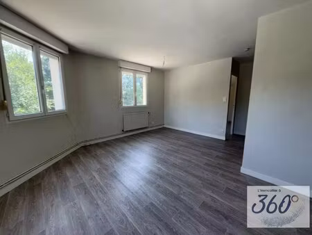 à louer – appartement t2 rénové de 49 m² à monsols