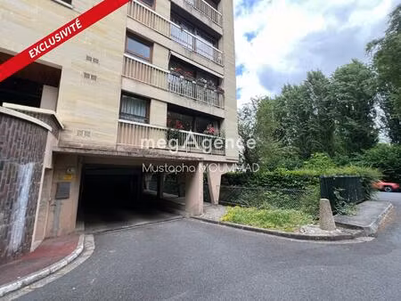 place de parking souterrain au pour voiture citadine au sein du residence calme et securis