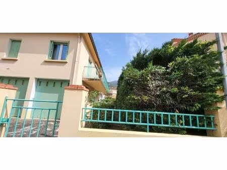 maison de ville avec 2 appartements et 3 garages avec jardin