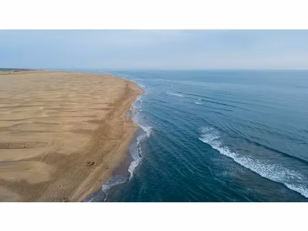 gard (30) aigues−mortes (30220) à vendre murs hôtel 30 chambres plusieurs logements 2 000 