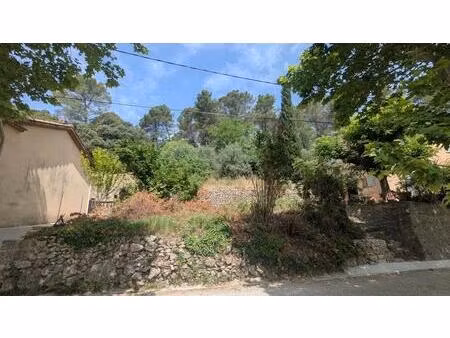 montfort-sur-argens - terrain constructible 940m² dans le village