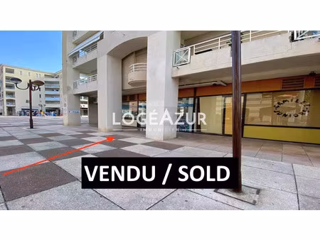 vente commerce 106 m² antibes (06160)