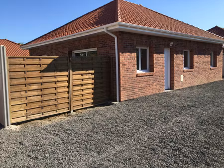 maison individuelle de plain pied - 2 chambres - jardinet - place de parking privative arr