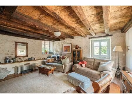 maison au bord de l'eau  avec son moulin et ses dépendances