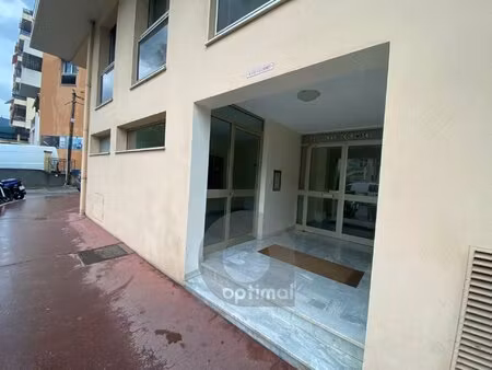 location local commercial 30m² menton 06500